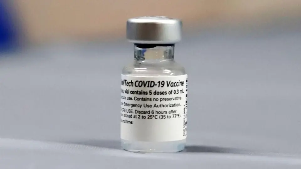 Covid-19: Estudio reveló que tres dosis de la vacuna Pfizer protegen contra Ómicron