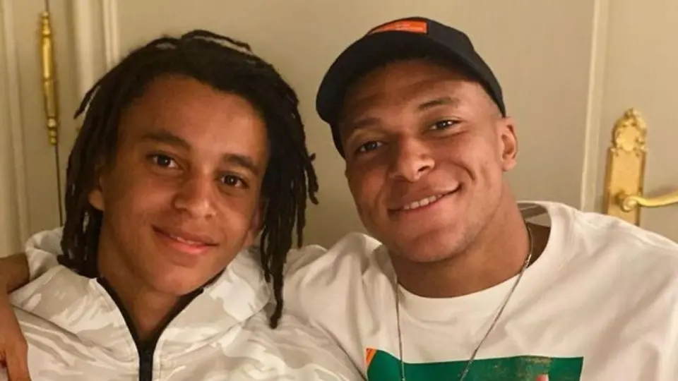 Ethan, hermano de Kylian Mbappé, sufrió accidente automovilístico