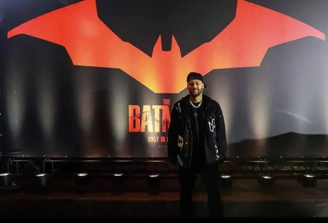 Neymar asistió a la premier de The Batman y condujo el Batimóvil por Paris
