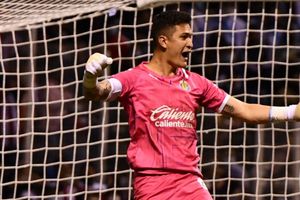Raúl Gudiño se casó con el himno de la Champions League de fondo