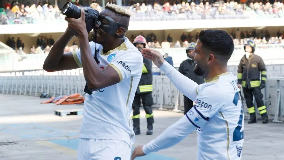 Chucky Lozano: Regresó a la titularidad con el Napoli y sacó el triunfo ante el Hellas Verona