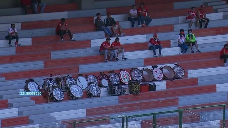 Toluca: Grupo de animación de los Diablos abandonó el Nemesio Diez como protesta