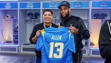 Grupo Firme: Convivió con los Chargers tras sus conciertos en el SoFi Stadium