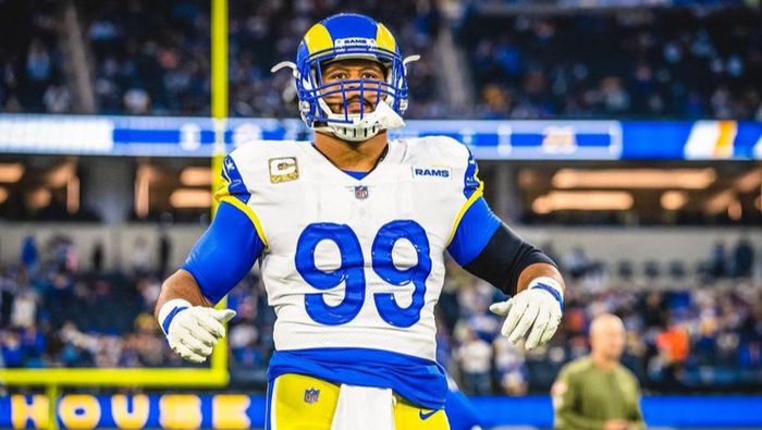 Aaron Donald jugando partido de la NFL con Los Angeles Rams | AP