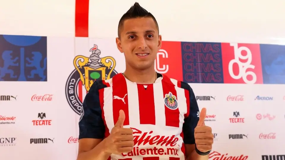 Chivas: Roberto Alvarado y dos personas más, positivos por Covid-19