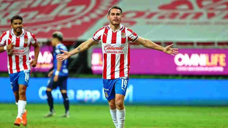 Jesús Angulo: ‘No me voy a ir, quiero llevar a Chivas a donde merece estar’