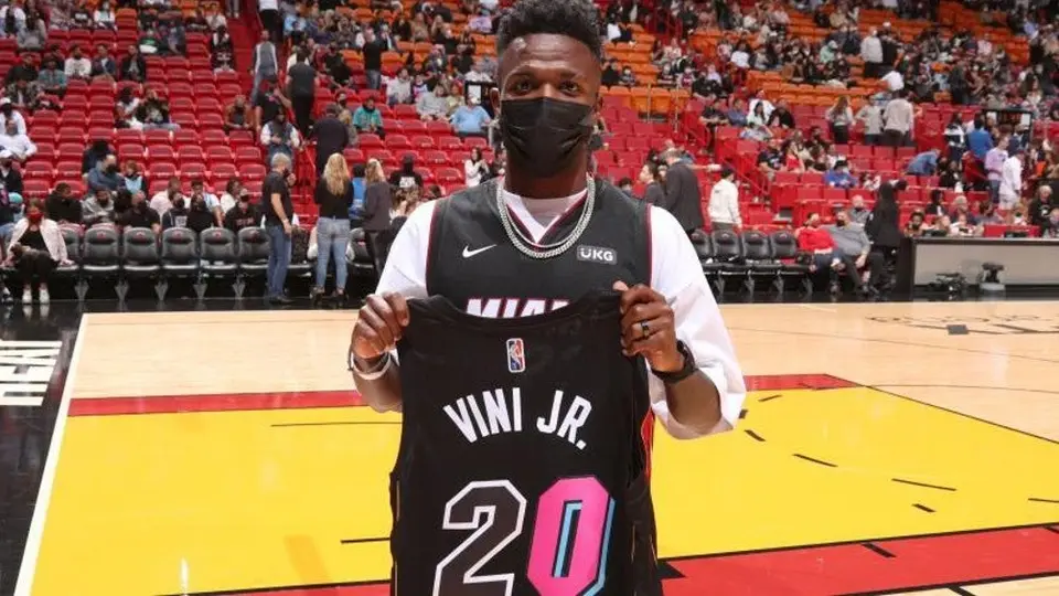 Vinicius Jr fue invitado especial en la remontada de los Miami Heat frente a Detroit Pistons