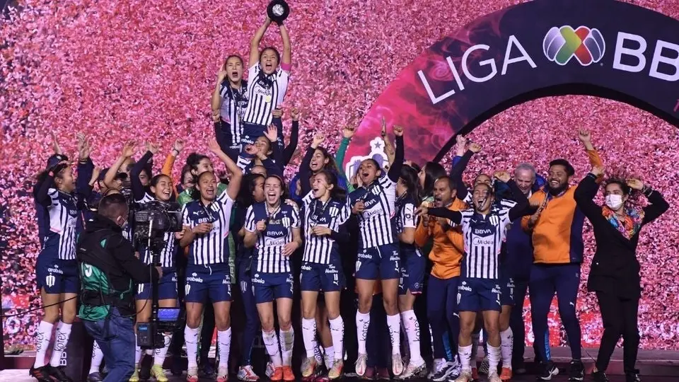 Rayadas se coronaron Campeonas de la Liga MX Femenil al vencer a Tigres en penales