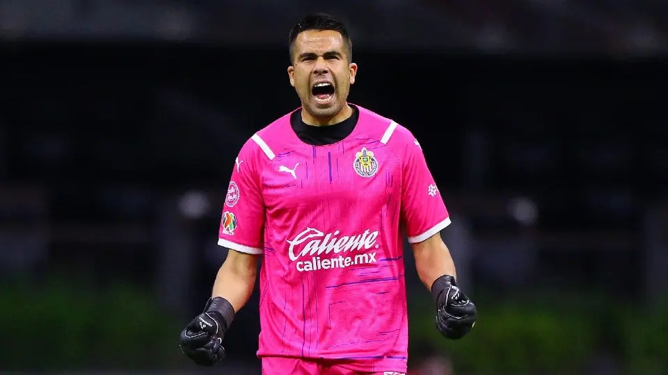 Chivas: Miguel Jiménez apunta para quedarse con la titularidad en la portería