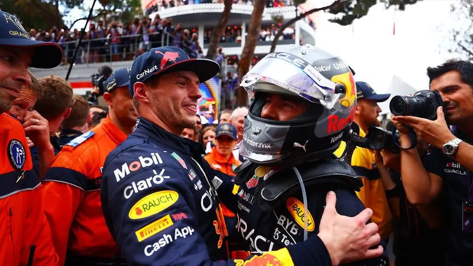 Checo le cuestionó su amistad a Verstappen: 'Seguiremos enamorados, ¿verdad?'