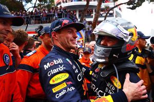 Checo le cuestionó su amistad a Verstappen: 'Seguiremos enamorados, ¿verdad?'