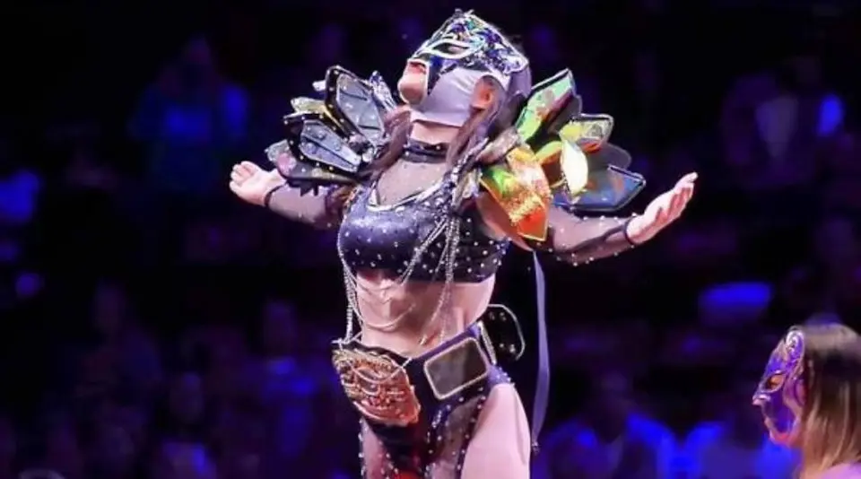 Kira siendo parte de las campeonas nacionales en Pareja | CMLL