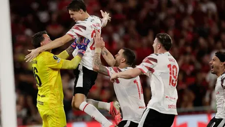 Estudiantes derrota por penales a Flamengo y evita final brasileña en Copa Libertadores