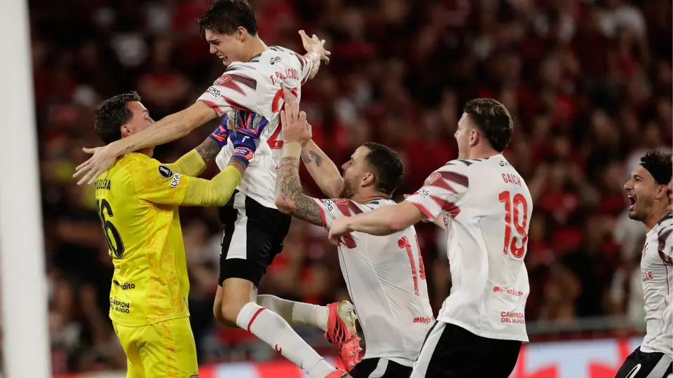 Estudiantes derrota por penales a Flamengo y evita final brasileña en Copa Libertadores