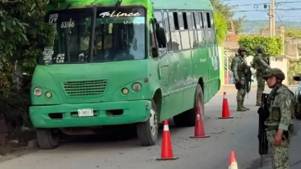 El conductor resultó herido durante la agresión y pidió ayuda en un punto de vigilancia militar. / Especial