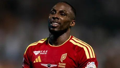 ¡Imparable! Julián Quiñones anota ante el Al-Hilal de Yassine Bounou