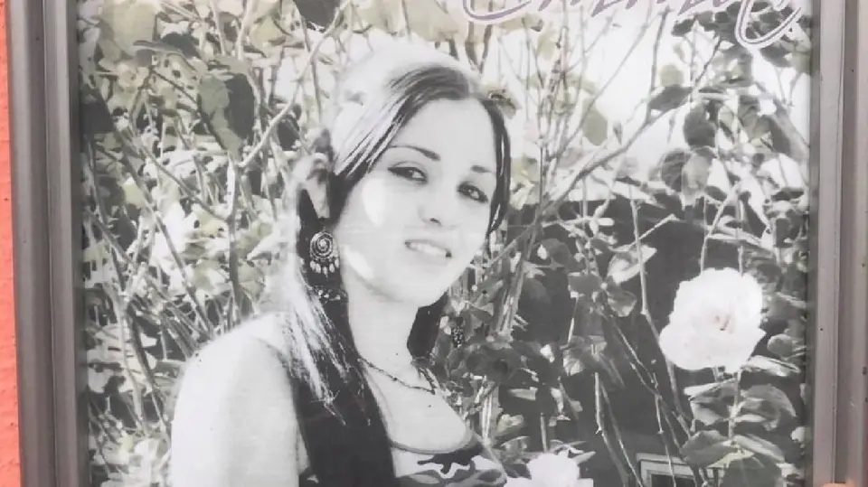 La imagen de Emma Coronel a los 17 años llamó la atención en redes sociales, luego de que la modelo reaccionara con sorpresa al verla.