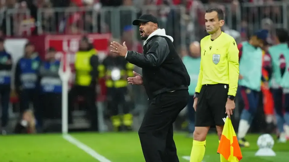 Vincent Kompany, entrenador del Bayern Munich, en partido | AP