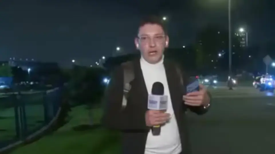 El reportero Miguel Ángel Peñaranda fue sorprendido por dos hombres que intentaron quitarle su celular. / RS