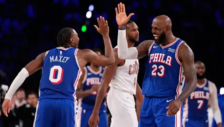 La actuación de LeBron James que impulsó la remontada de 76ers contra Cavaliers