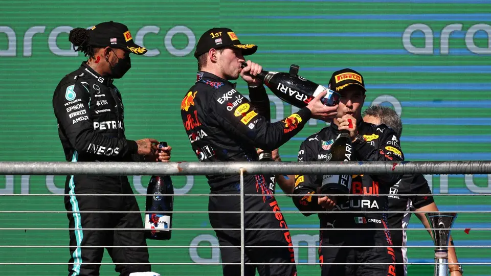 Hamilton, Verstappen y Checo Pérez en el podio del Gran Premio de Estados Unidos 2021 | RED BULL