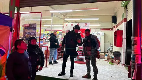Bomberos y Protección Civil acudieron para controlar el incendio en la colonia Xico./ X