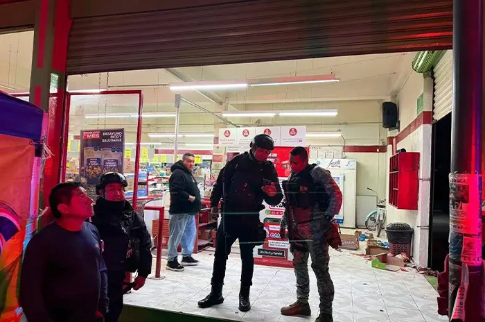 Bomberos y Protección Civil acudieron para controlar el incendio en la colonia Xico./ X