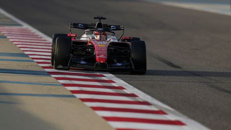 Charles Leclerc durante la pretemporada en Bahréin | AP