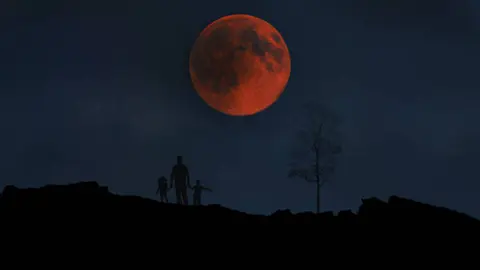 Durante la fase total, la Luna adquiere un característico tono rojizo./ Pixabay