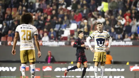 Adalberto Carrasquilla e Ignacio Pussetto en lamento en la visita de Pumas a Tijuana en el Clausura 2026 | IMAGO 7
