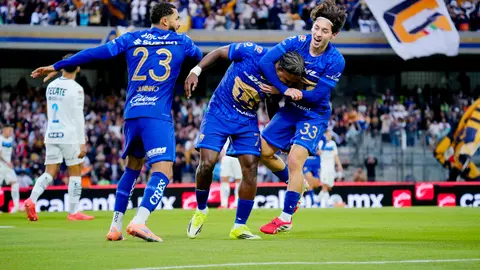 Jugadores de Pumas en celebración de gol en el partido contra Rayados | IMAGO 7