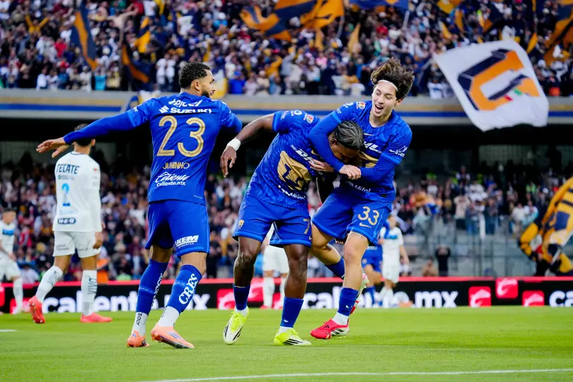 Jugadores de Pumas en celebración de gol en el partido contra Rayados | IMAGO 7