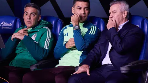 Conversación entre entrenador y sus auxiliares | MexSport