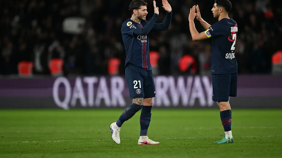 Lucas Hernández y Hakimi durante un partido de PSG en la Ligue 1 | AP
