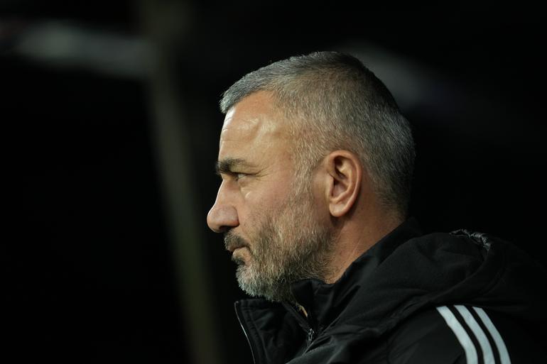 Gurban Gurbanov, entrenador de Qarabag, completamente desencajado por el resultado al medio tiempo | AP