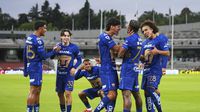Jugadores de Pumas felicitan a Álvaro Angulo por su anotación ante Monterrey | IMAGO 7