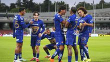 Jugadores de Pumas felicitan a Álvaro Angulo por su anotación ante Monterrey | IMAGO 7