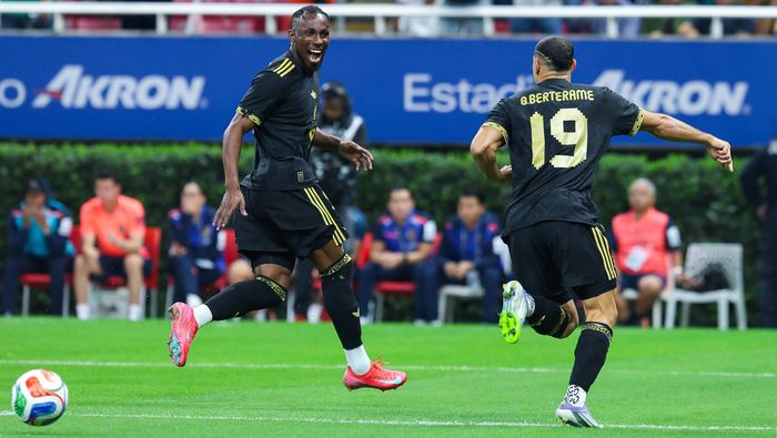 Julián Quiñones y Germán Berterame en celebración ante Ecuador | MEXSPORT