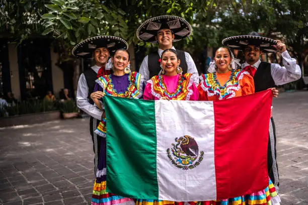 La bandera del Ejército Trigarante fue confeccionada por el sastre José Magdaleno Ocampo en Iguala, Guerrero./ Pixabay