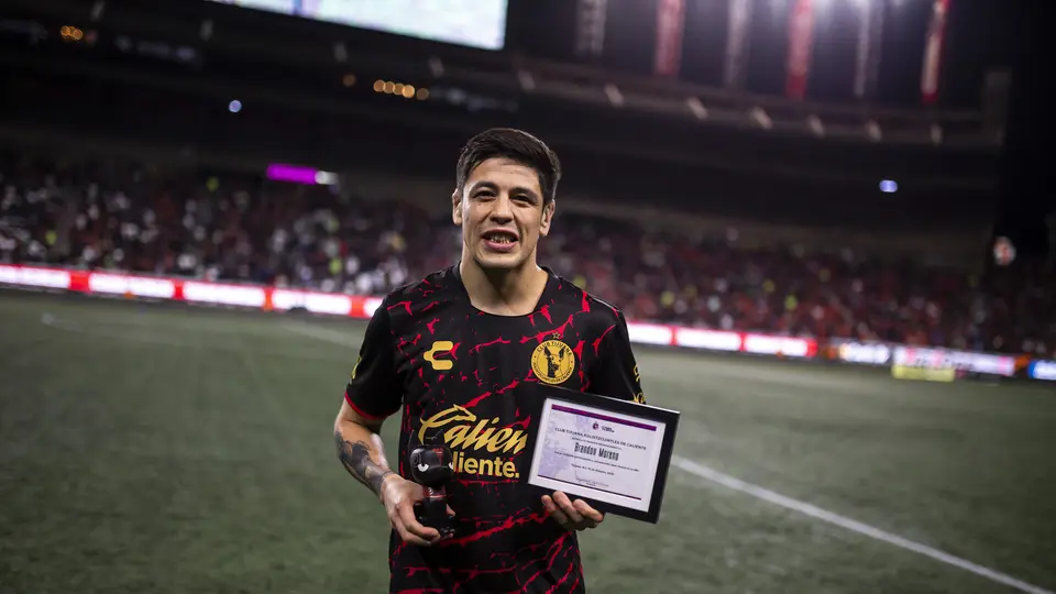 Brandon Moreno en el Estadio Caliente con el uniforme de Xolos | Imago7