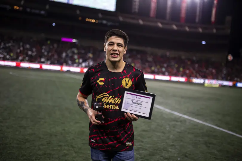 Brandon Moreno en el Estadio Caliente con el uniforme de Xolos | Imago7