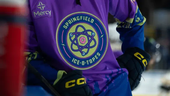 Ahora veremos a los Isótopos, perdón, Ice-o-topes: equipo de hockey con uniforme inspirado en Los Simpsons