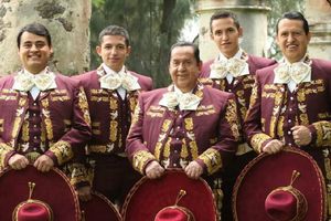 VIDEO: Roban 150 mil pesos al líder del Mariachi Gama Mil en Tlalnepantla