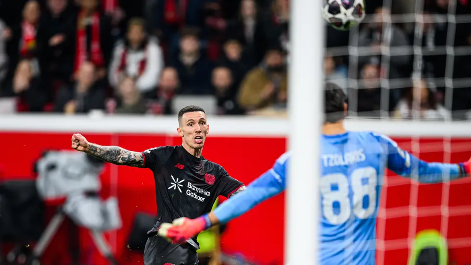 Leverkusen avanza a Octavos l X:bayer04_en