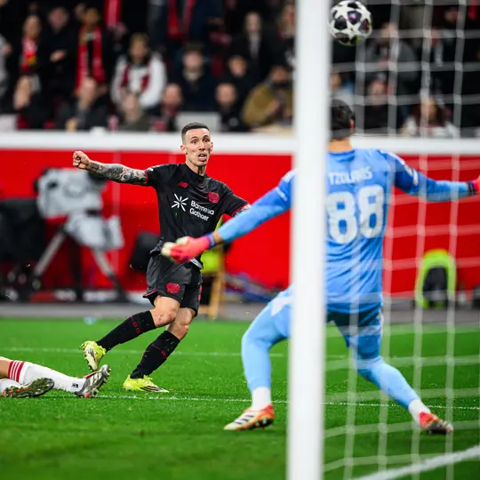 Leverkusen avanza a Octavos l X:bayer04_en