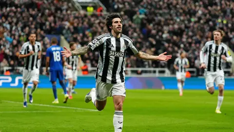 Sandro Tonali abrió el marcador en St. James' Park | AP