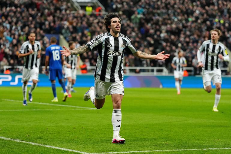 Sandro Tonali abrió el marcador en St. James' Park | AP