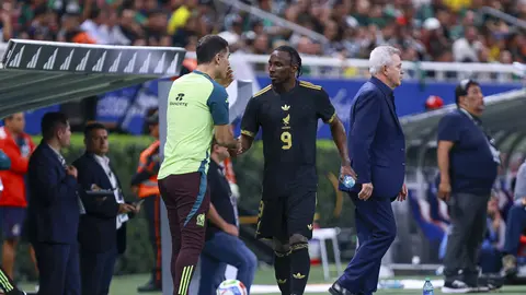 Julián Quiñones tras salir de cambio en el compromiso de México contra Ecuador en octubre de 2025 | MEXSPORT
