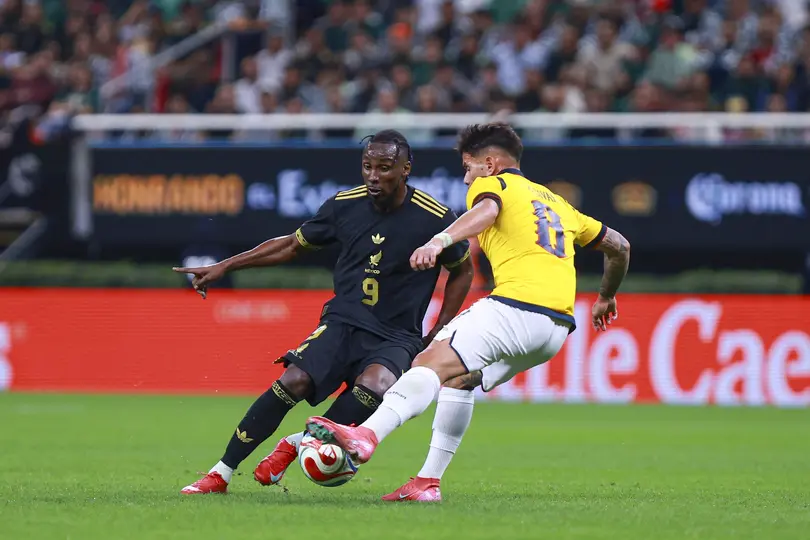 Julián Quiñones en el amistoso contra Ecuador en octubre de 2025 | MEXSPORT