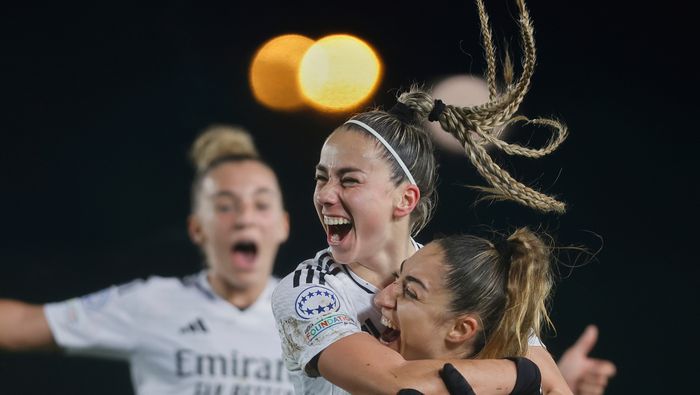Athenea Castillo y Olga Carmona celebran con Real Madrid durante la Champions League de 2025 | AP